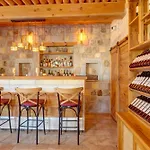 Hotel Vasil Cave