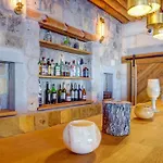 Vasil Cave 우치사르