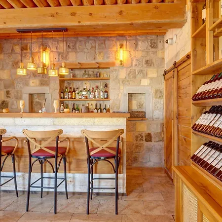 Hotel Vasil Cave