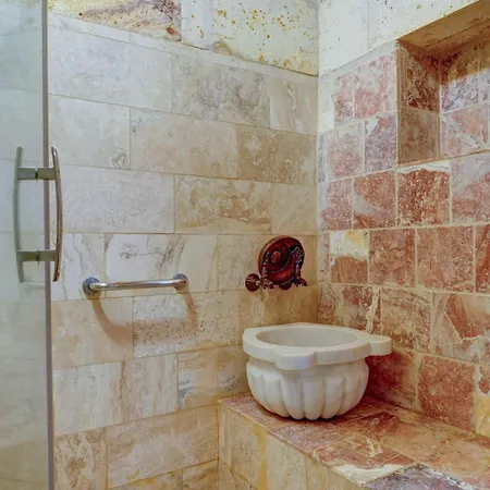 Vasil Cave Hotel
