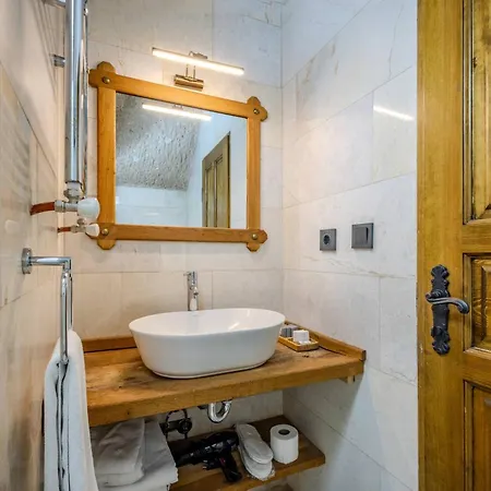 Vasil Cave Hotel *