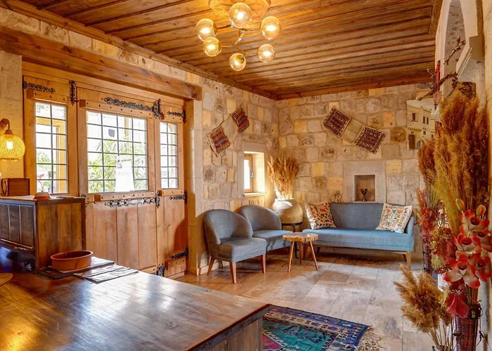 Vasil Cave Üçhisar