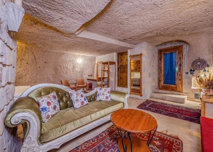 Vasil Cave Üçhisar