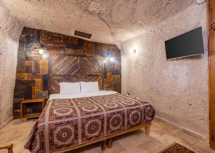 Vasil Cave Üçhisar