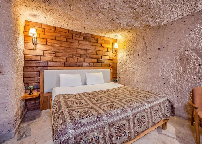 Vasil Cave Üçhisar