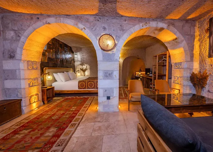 Vasil Cave Üçhisar