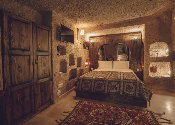 Vasil Cave Üçhisar